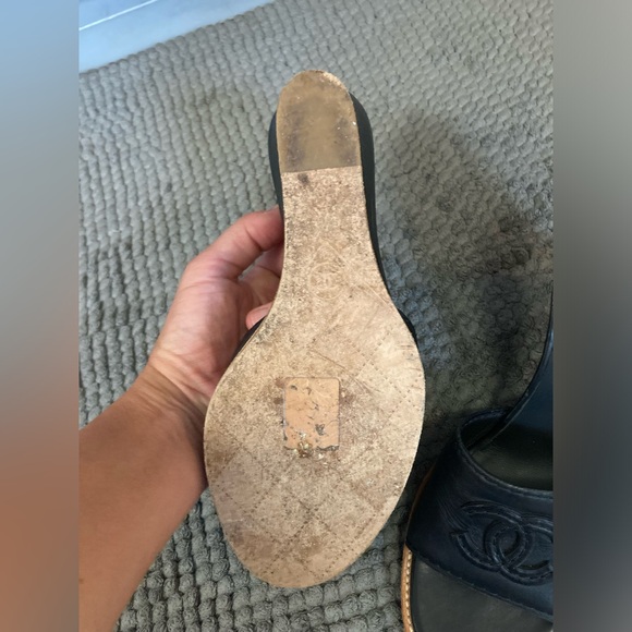 Chanel interlocking CC black leather slides - Picture 6 of 16